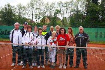 Teilnehmer beim Schleiferlturnier Mai 2014. Die Erstplatzierten von links: Willi Voit, Herta Süssner und Ilona Tomasini     -    Foto: Reinhold Gradl